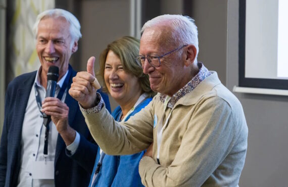 Foto Piet en Ellen Dijkhuizen ontvangen Harry Moeskopsprijs